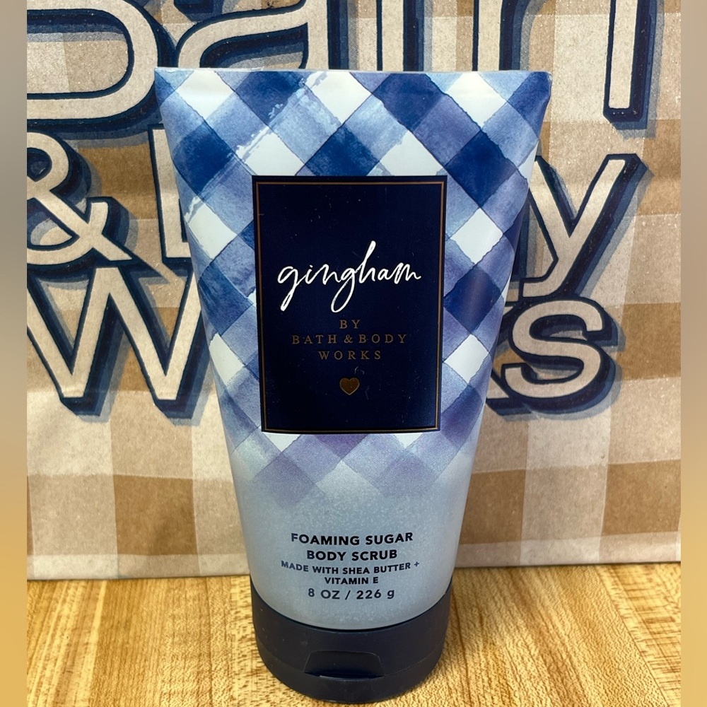 Bath & Body Works Gingham Foaming Sugar Body Scrub - Picture 2 of 3